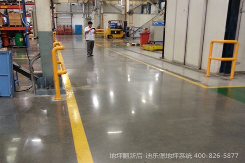 地坪工程是指在建筑物内部或外部地面上进行的一种专业施工活动，旨在提高地面的平整度、强度和美观性。