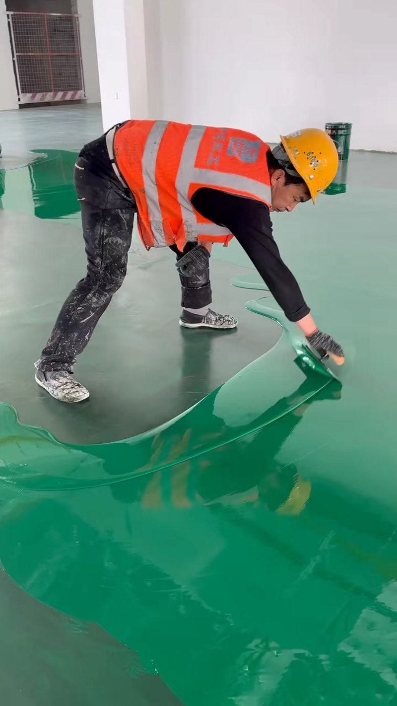 您家的水泥地坪施工费用是多少？这个问题的答案其实并不固定，它取决于多种因素。今天就让我们一起探讨一下水泥地坪的价格问题。